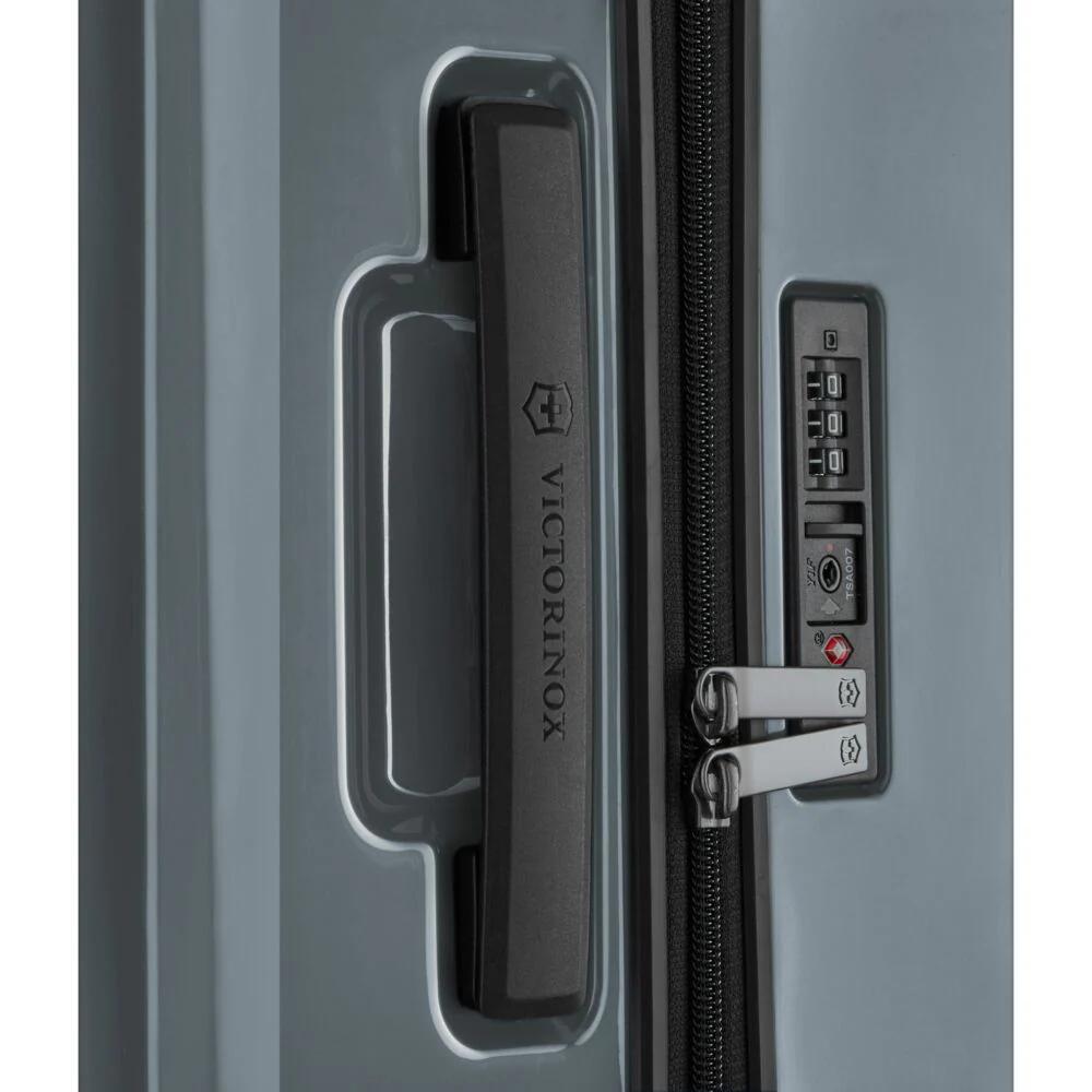 Victorinox Airox Spinner 69cm - Image 32