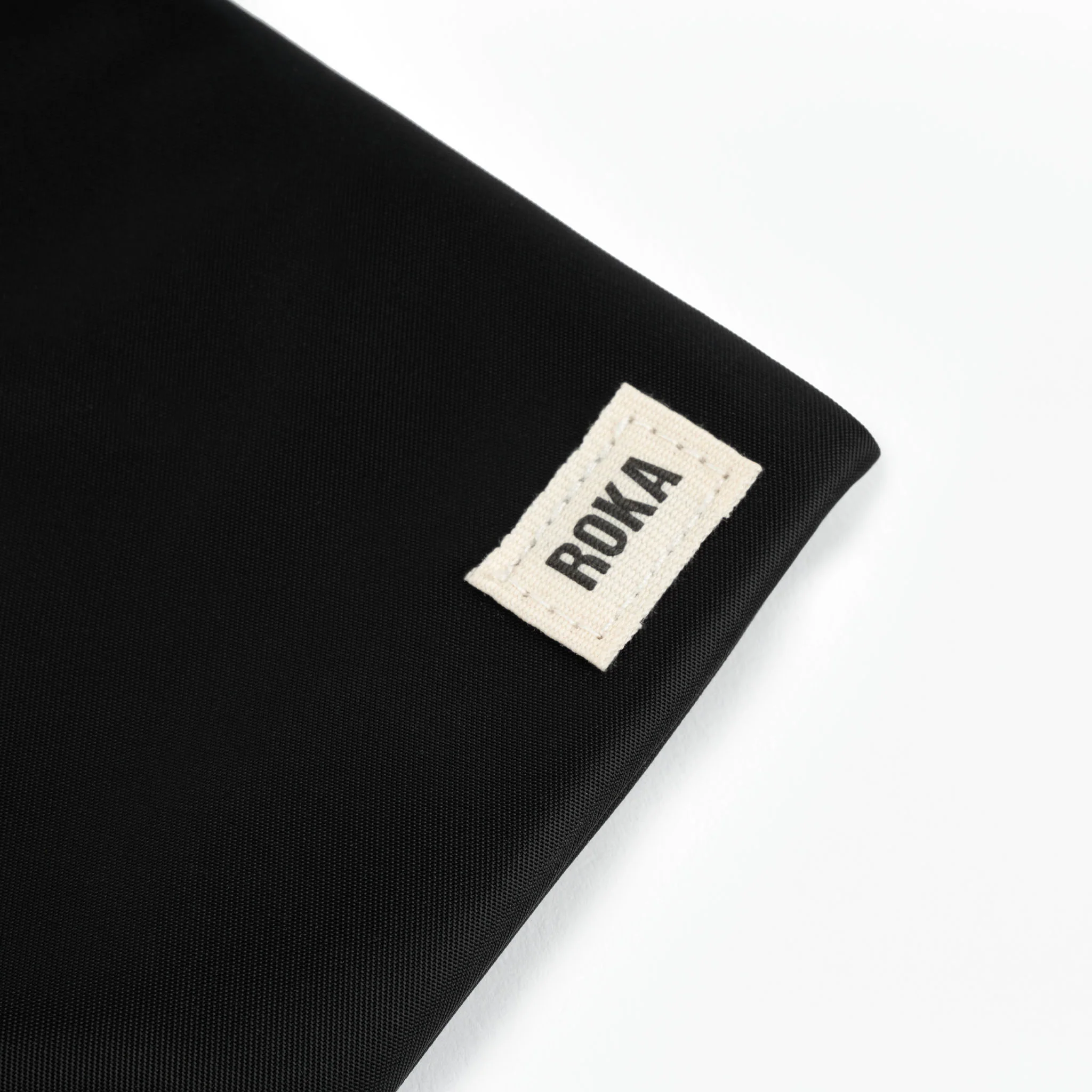 Roka Chelsea Pocket Sling Sustainable Nylon - Image 12