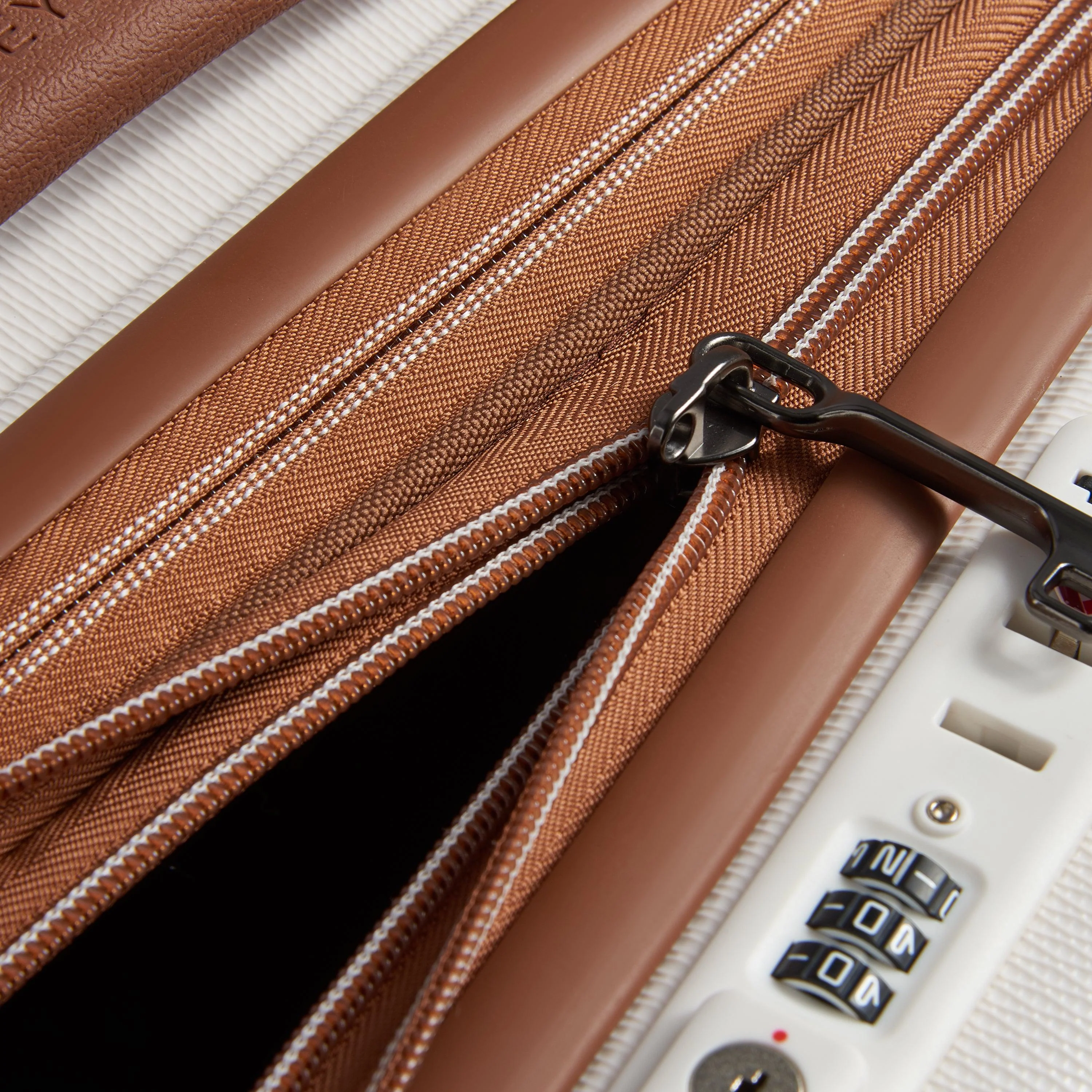 Delsey Chatelet Air 2.0 Spinner 55cm Exp Business Cabin (Front Pocket) - Image 11