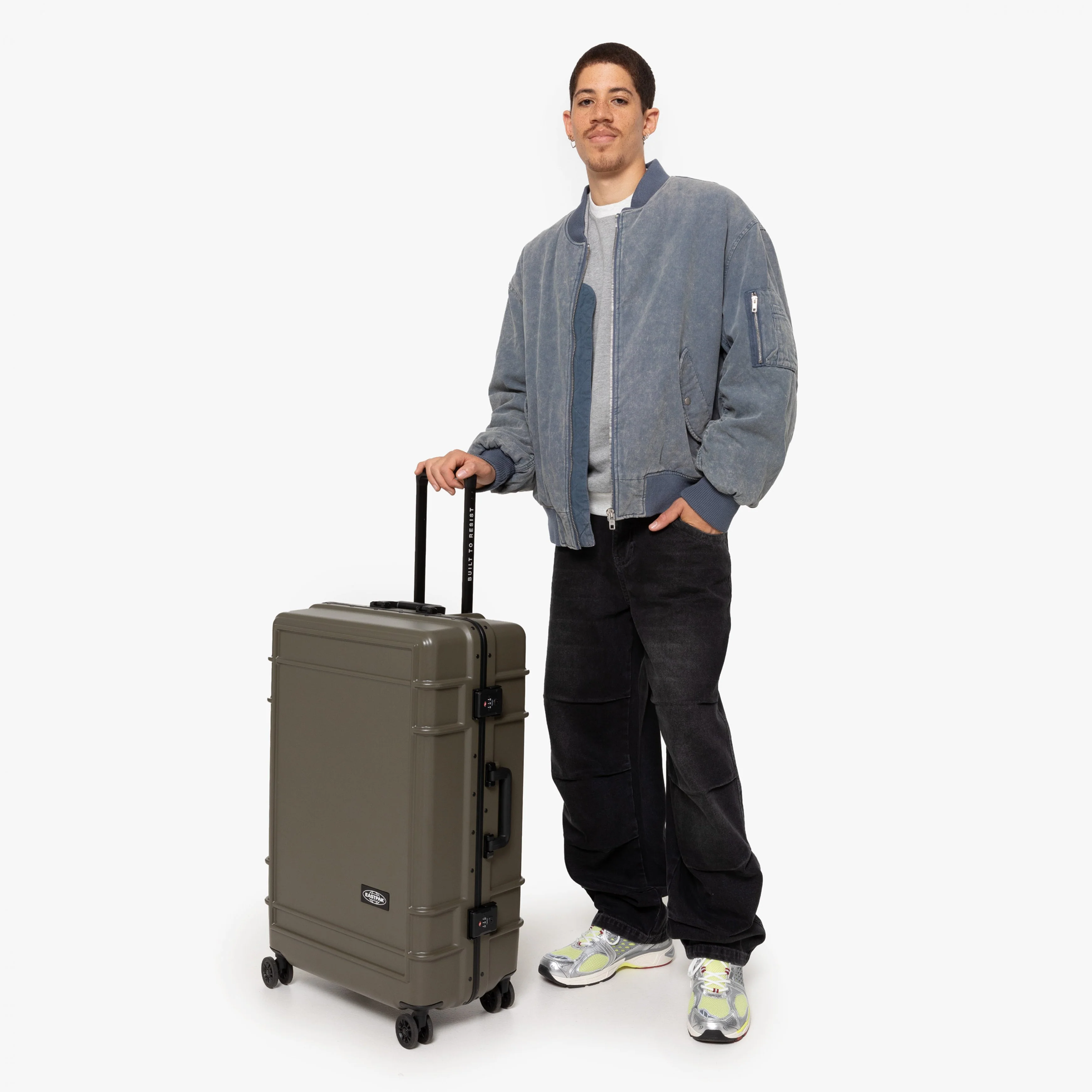 Eastpak Resist'R 4 Wheel 68.5cm Medium Suitcase - Image 39