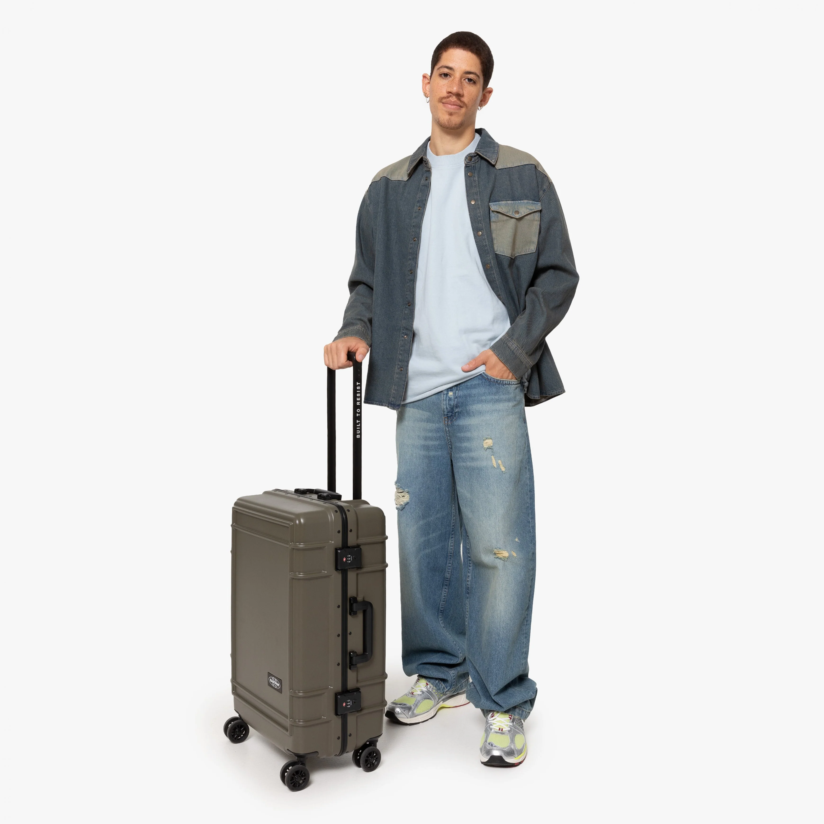 Eastpak Resist'R 4 Wheel 78cm Large Suitcase - Image 39
