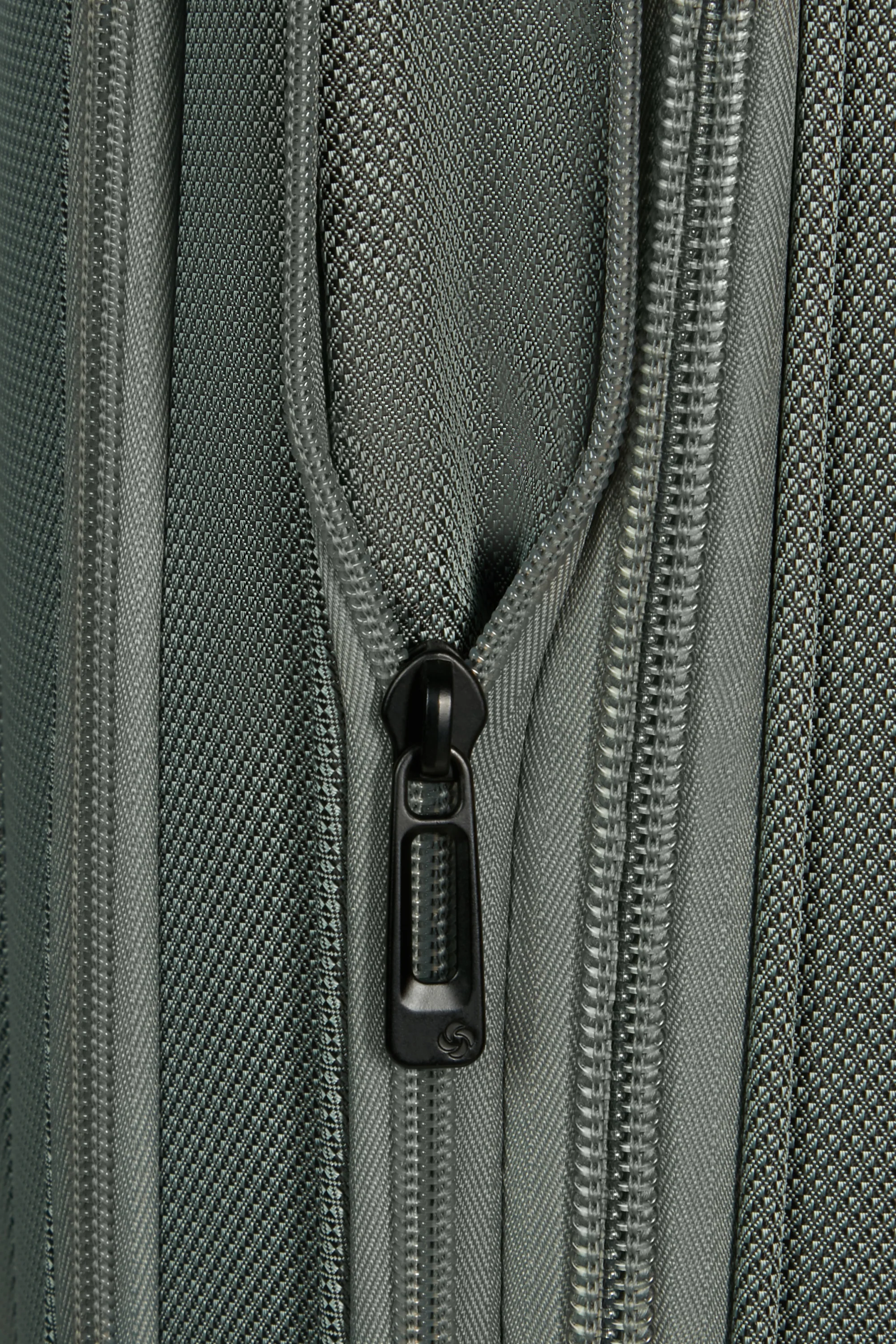 Samsonite Respark 67cm Expandable Spinner - Image 26