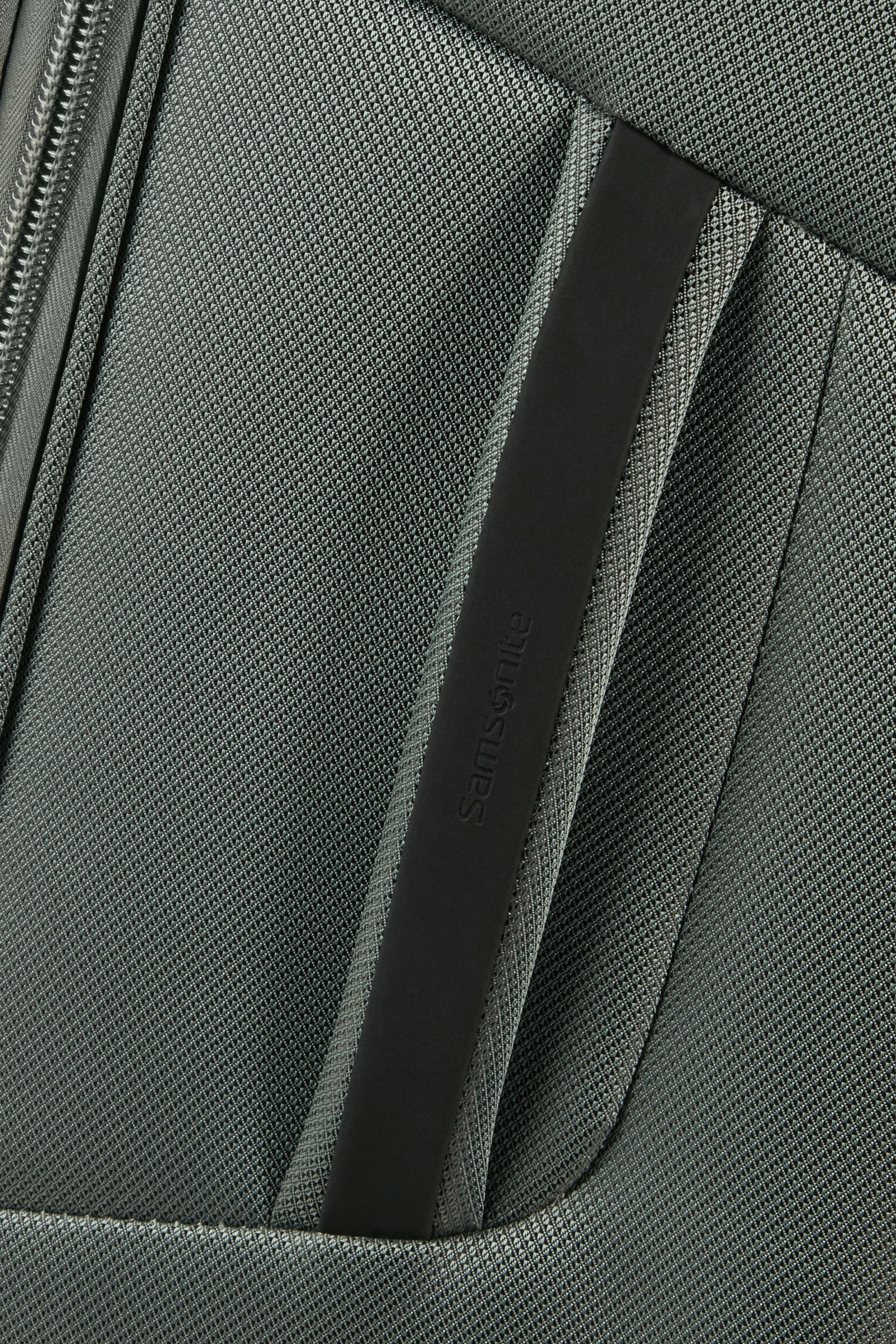 Samsonite Respark 67cm Expandable Spinner - Image 36