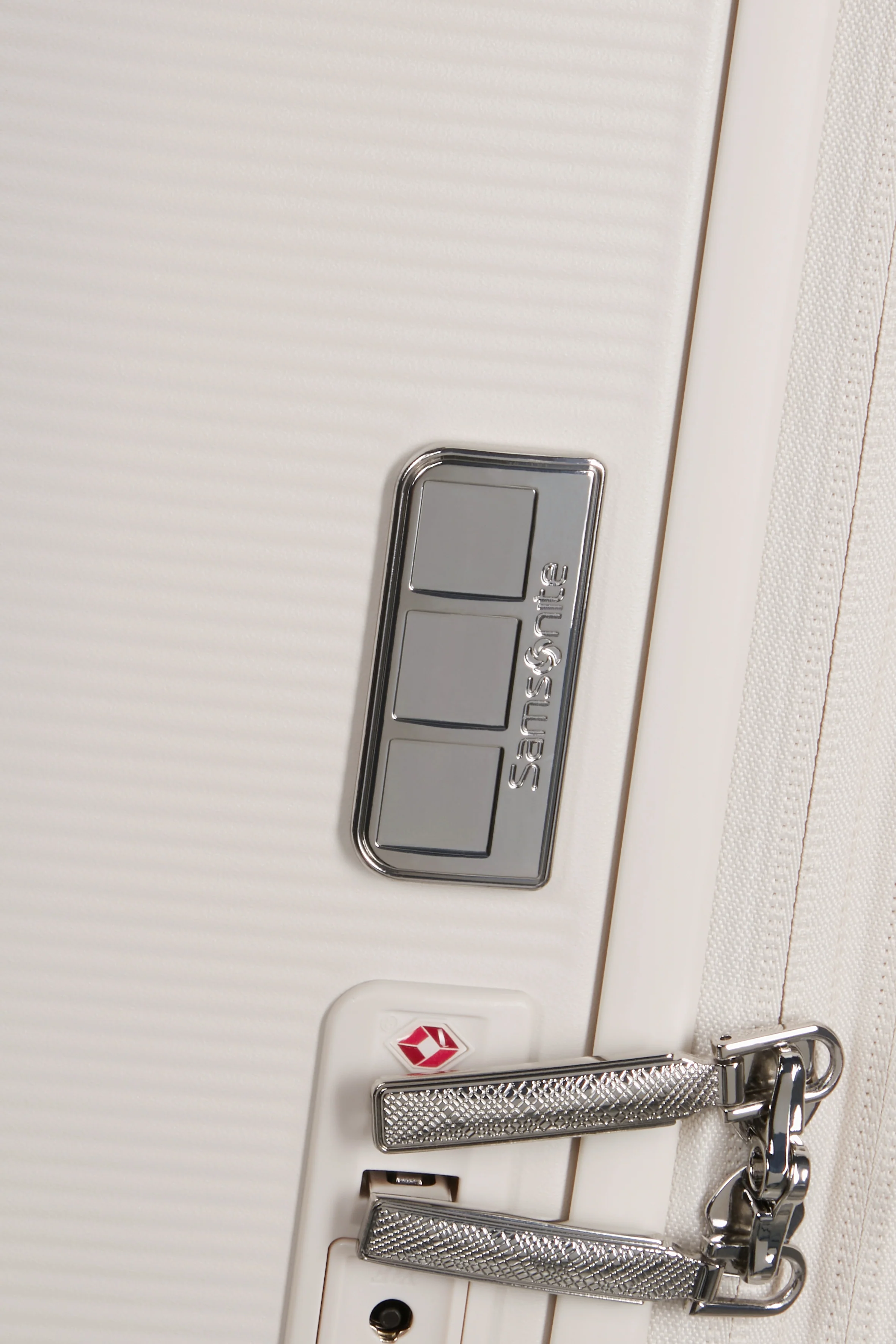 Samsonite Image 69cm Expandable Spinner - Image 34